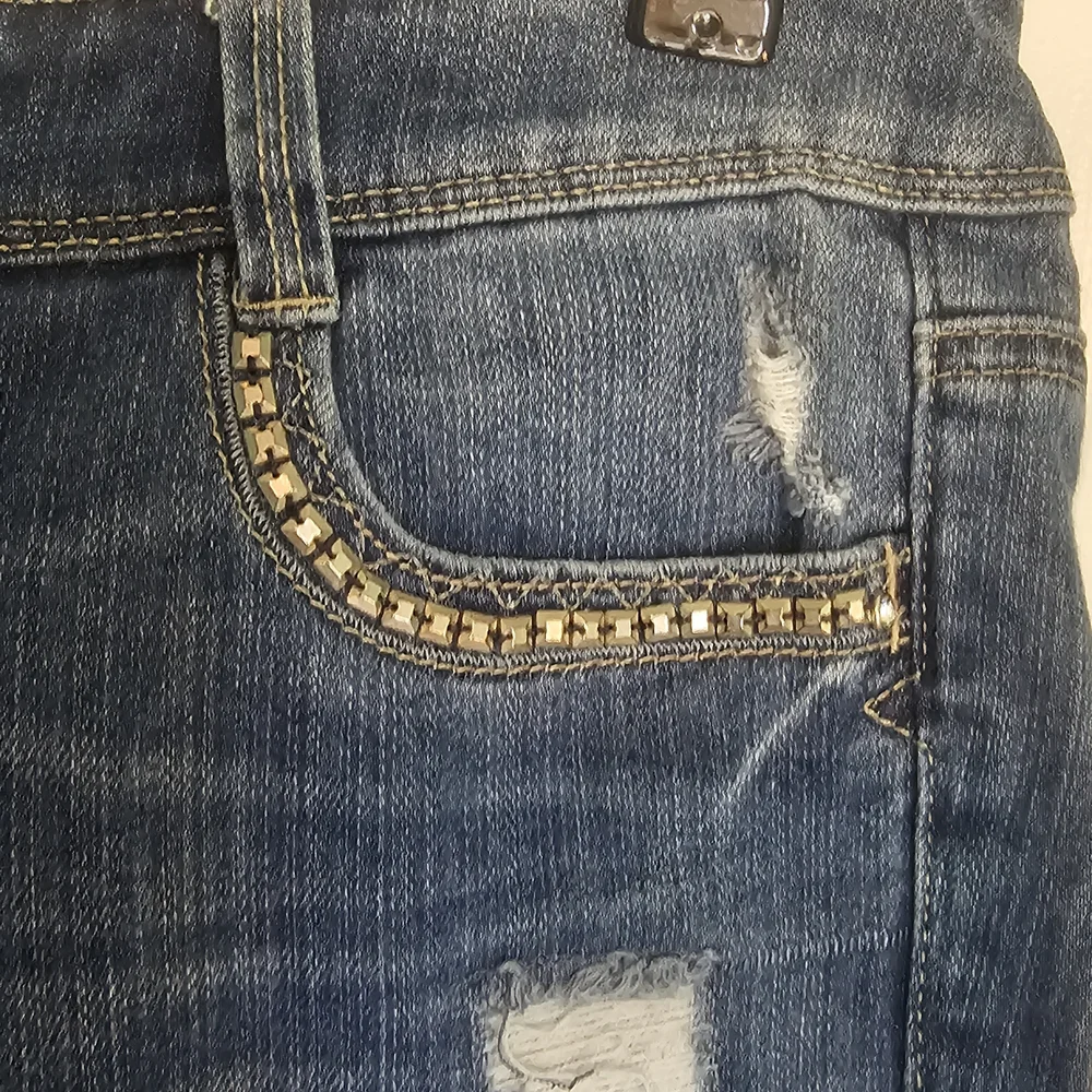 White House Black Market Blanc Distressed Jeans Women's Sz 6 Crop - Picture 3 of 15